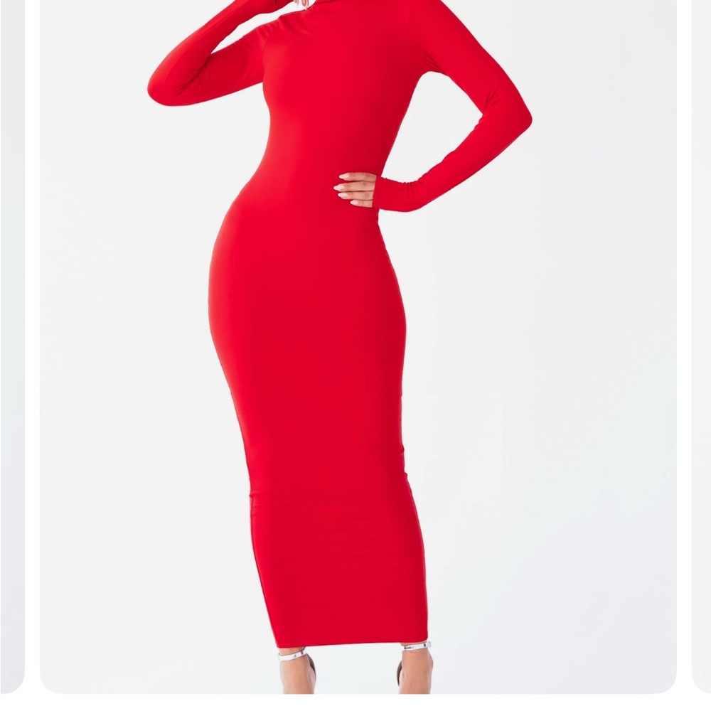 Chic Scarlet Long Sleeve Dress